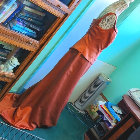 Classy formal gown - Picture 2 of 12